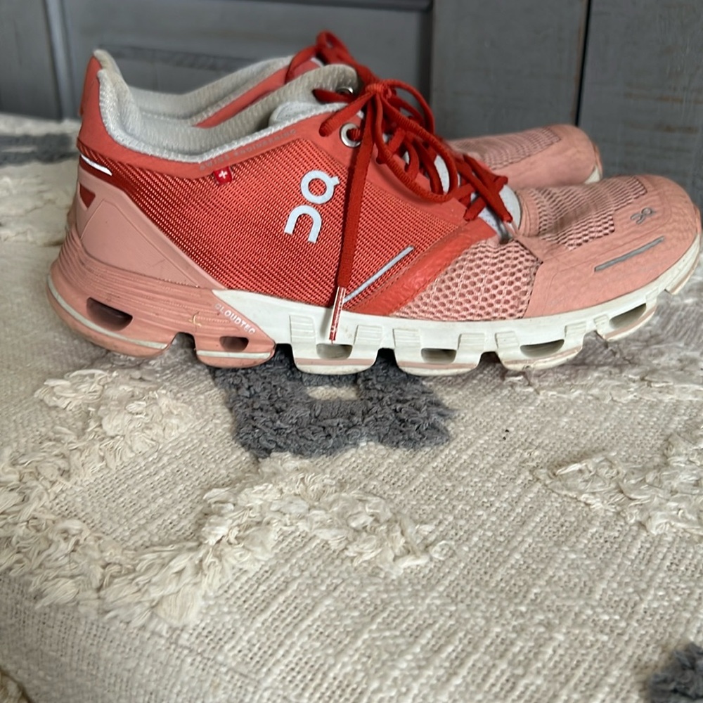 Oncloud running shoes